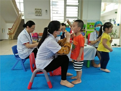 Trường mầm non Bồ Đề Tổ chức khám sức khỏe lần 2 cho trẻ năm học 2018 - 2019
